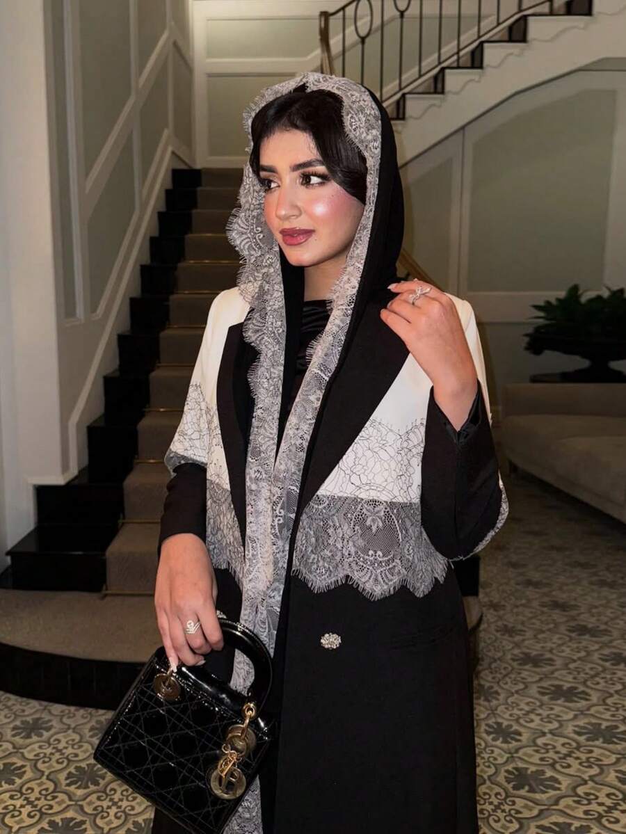 عباءة خارجية للنساء بأسلوب جديد من الشرق الأوسط مع حافة دانتيل وتصميم مرقع وياقة، تشمل حجاب الرأس، باللون الأسود لفصل الخريف