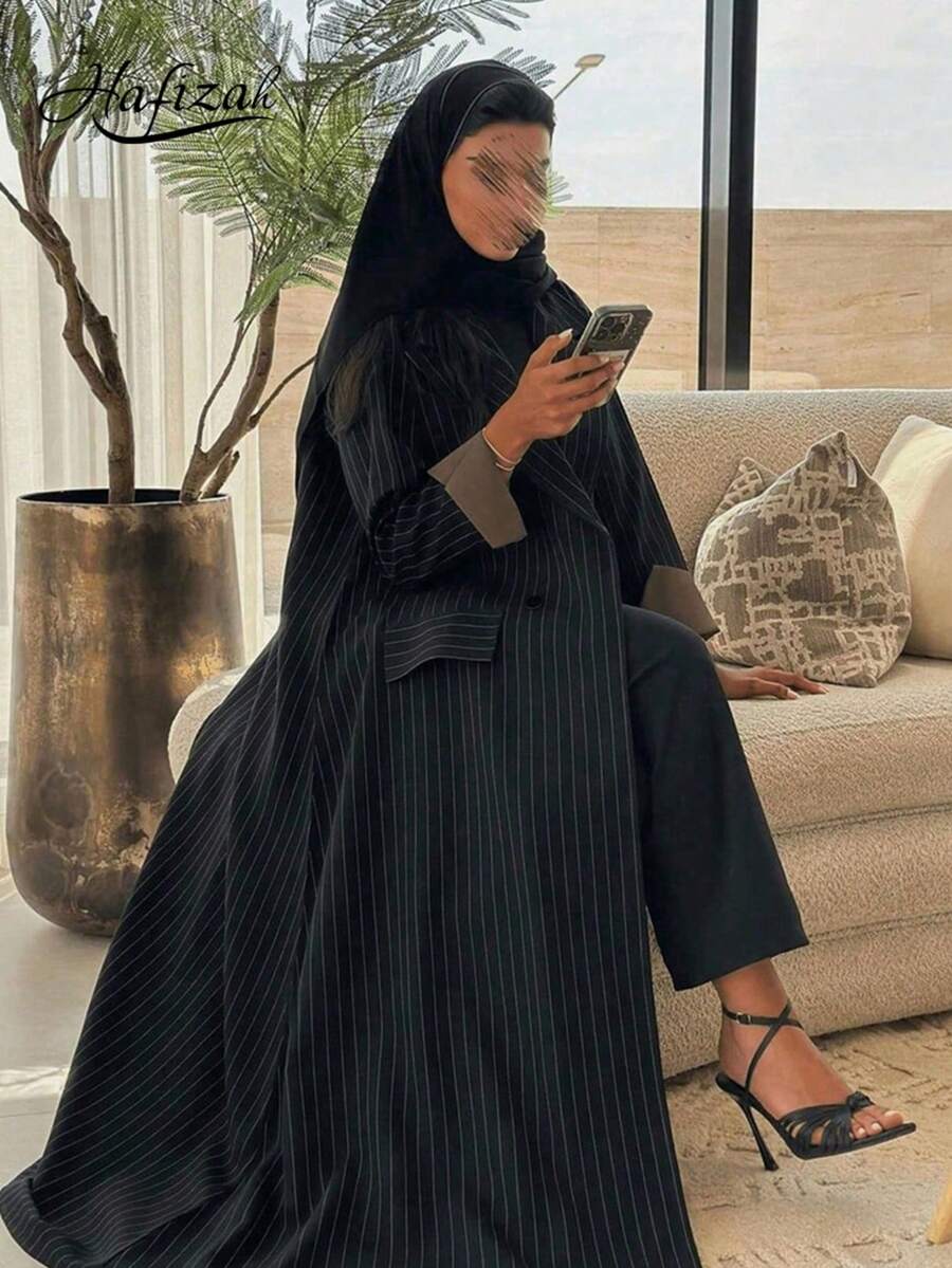 Hafizah رداء طويل أسود مخطط بتفاصيل أزرار مزدوجة الصدر للنساء، مناسب لارتداء الأزياء المحافظة